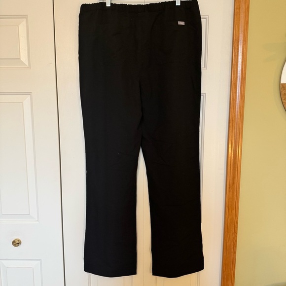 FIGS Pisco Basic Men's Scrub Pants - Picture 3 of 7